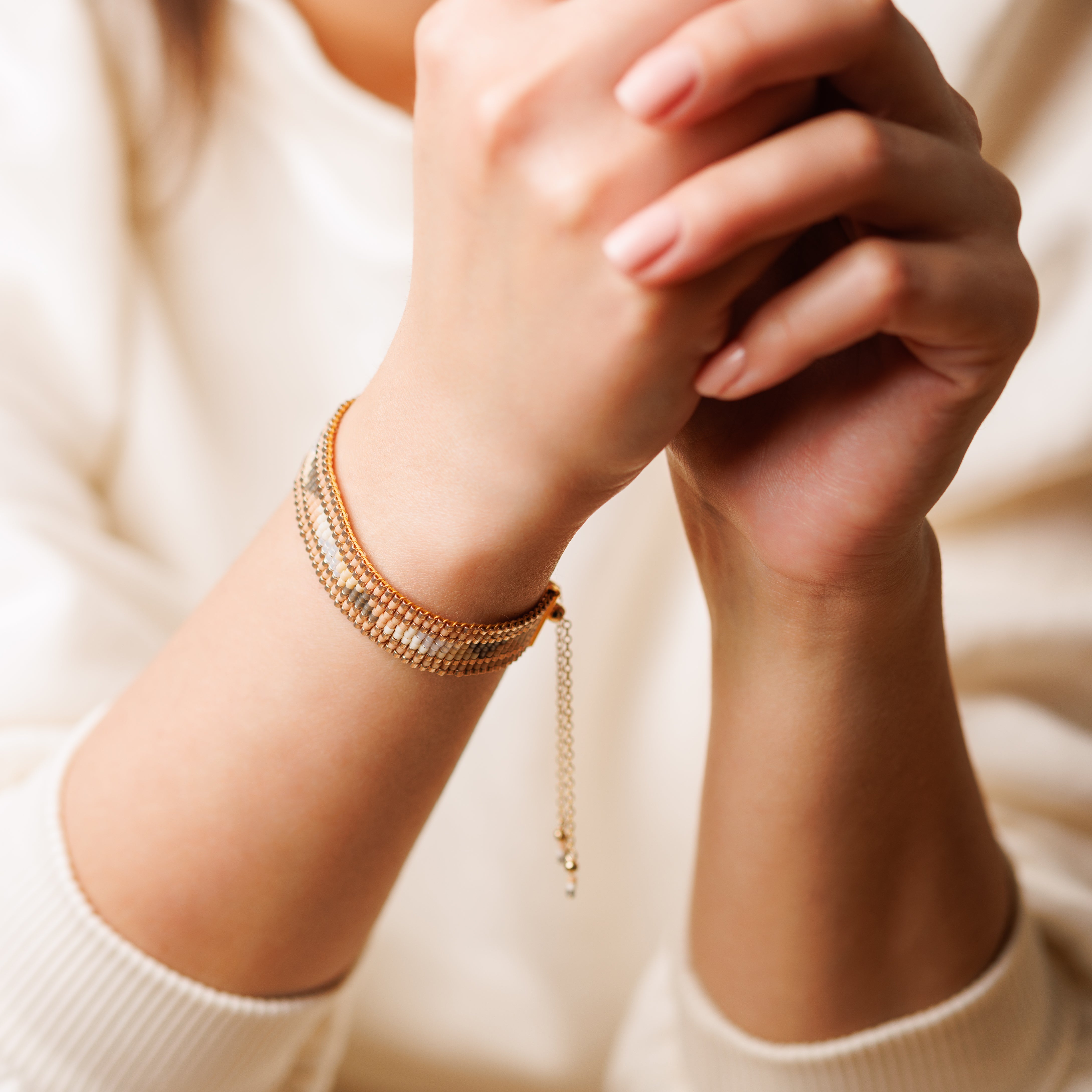 Blush - High-end weaved bracelet - Zafeer